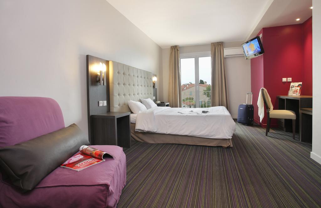 Hotel The Originals Perpignan Sud Le Grillon D'Or Le Boulou Esterno foto