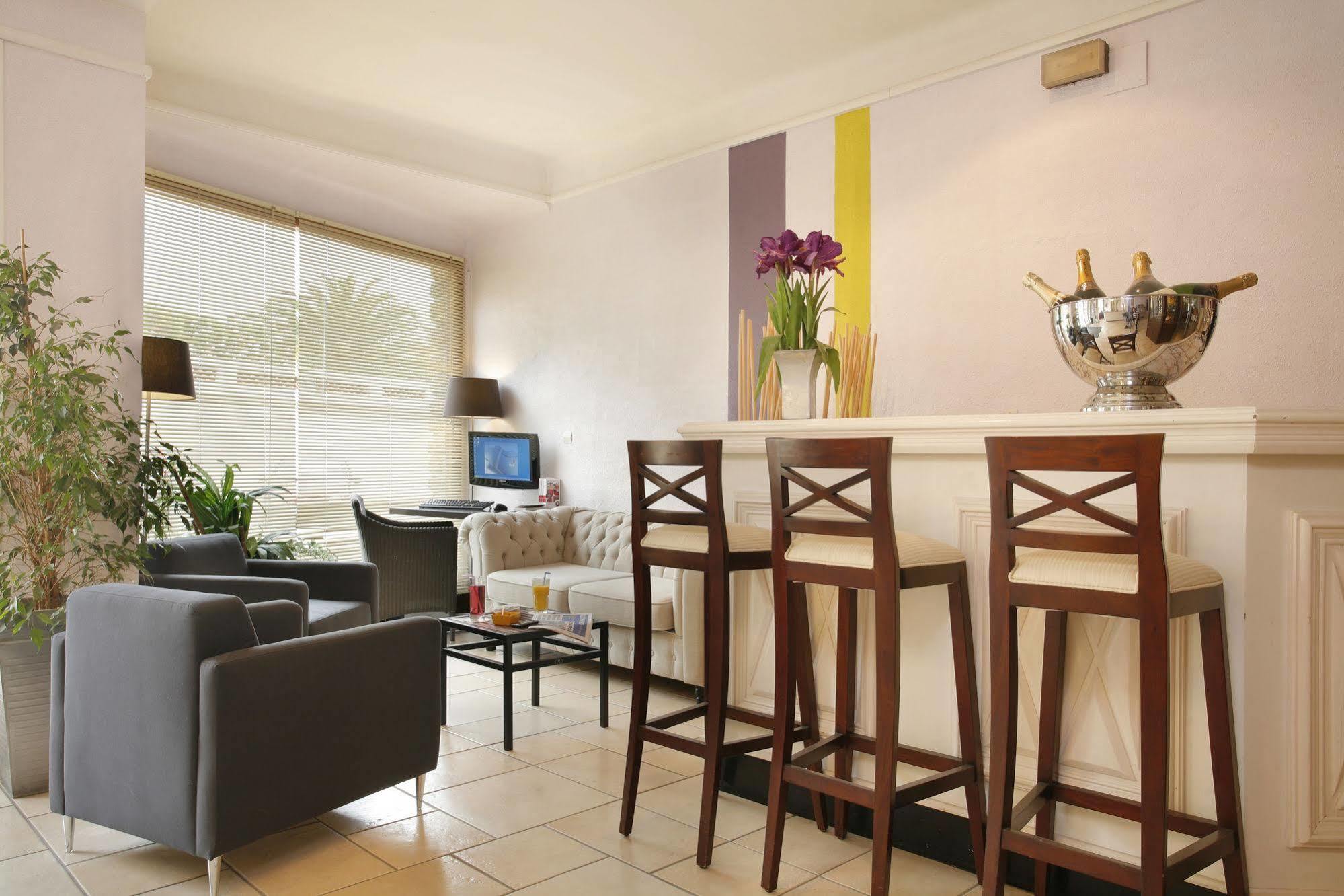 Hotel The Originals Perpignan Sud Le Grillon D'Or Le Boulou Esterno foto