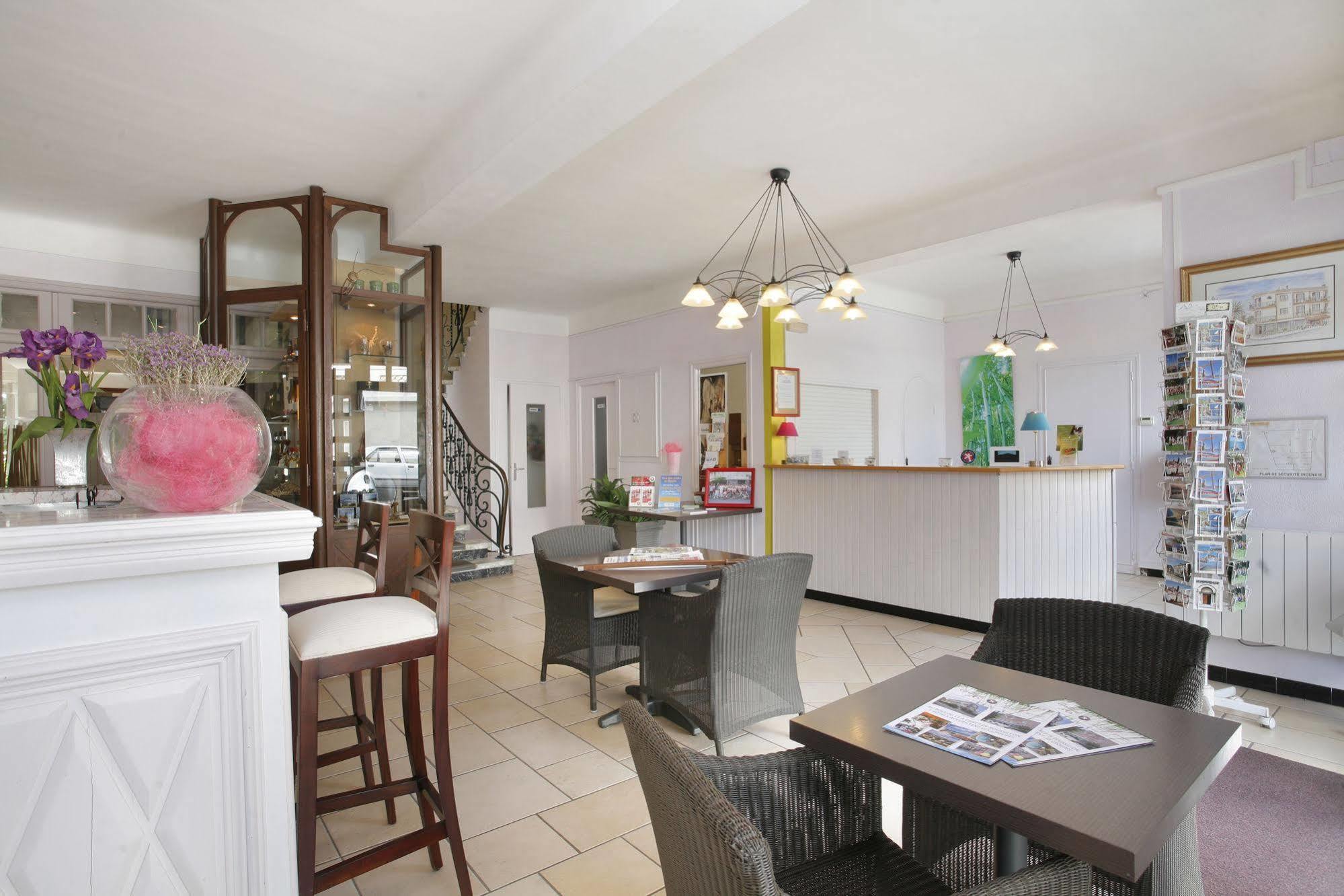 Hotel The Originals Perpignan Sud Le Grillon D'Or Le Boulou Esterno foto