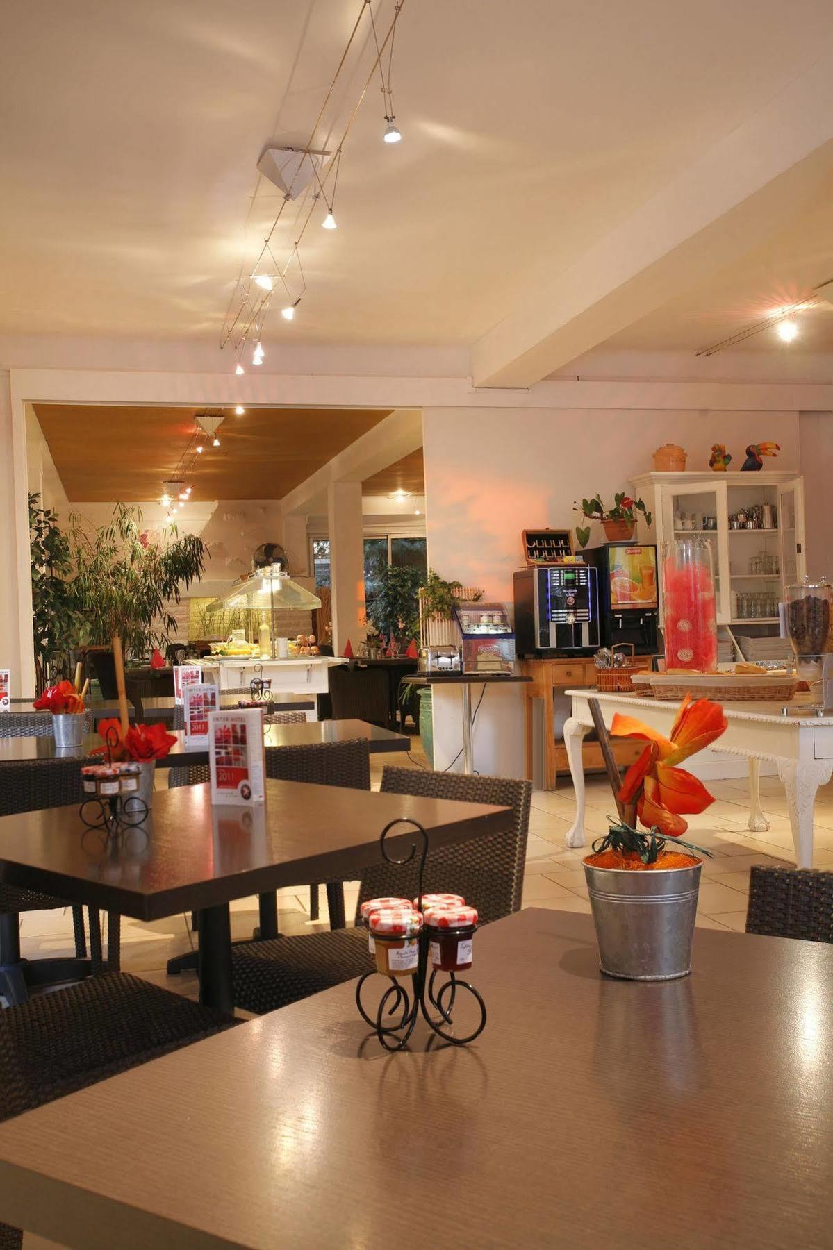 Hotel The Originals Perpignan Sud Le Grillon D'Or Le Boulou Esterno foto