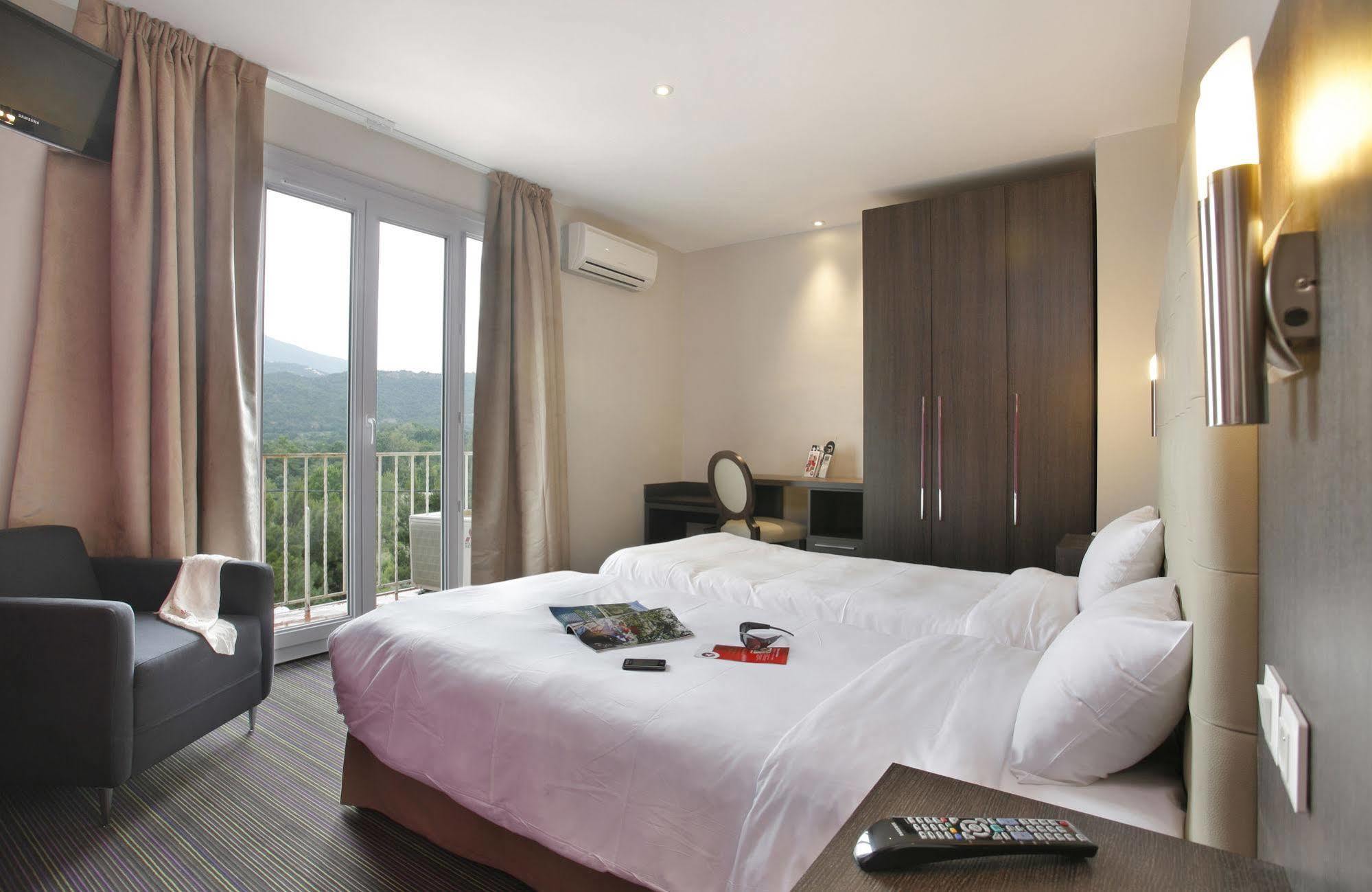Hotel The Originals Perpignan Sud Le Grillon D'Or Le Boulou Esterno foto