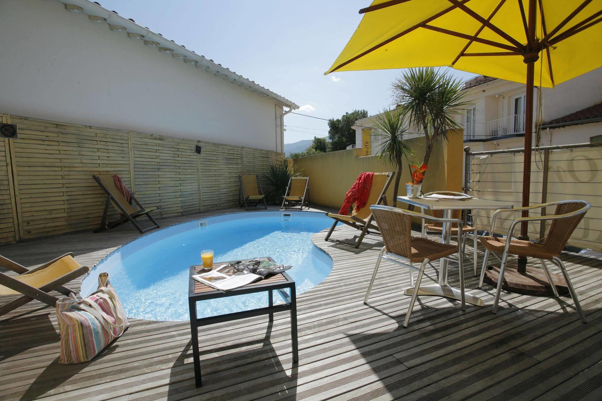 Hotel The Originals Perpignan Sud Le Grillon D'Or Le Boulou Esterno foto